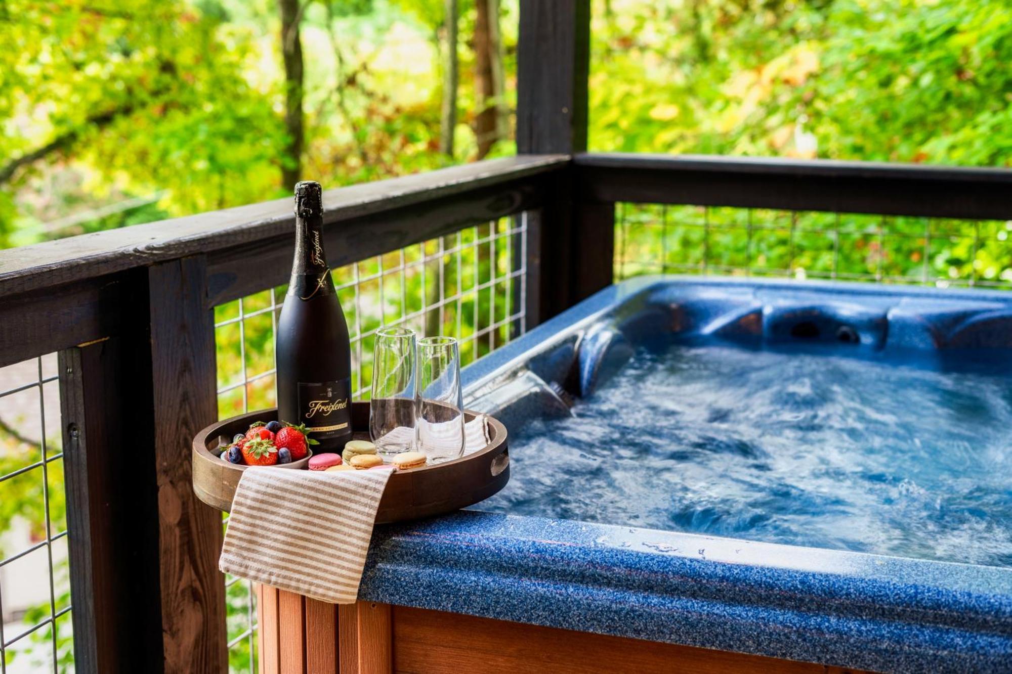 Woodhaven - Private - 3 Suites - Gorgeous Views - 3 Pools - Gamerm - Hottub - Lots Of Bears Gatlinburg Buitenkant foto