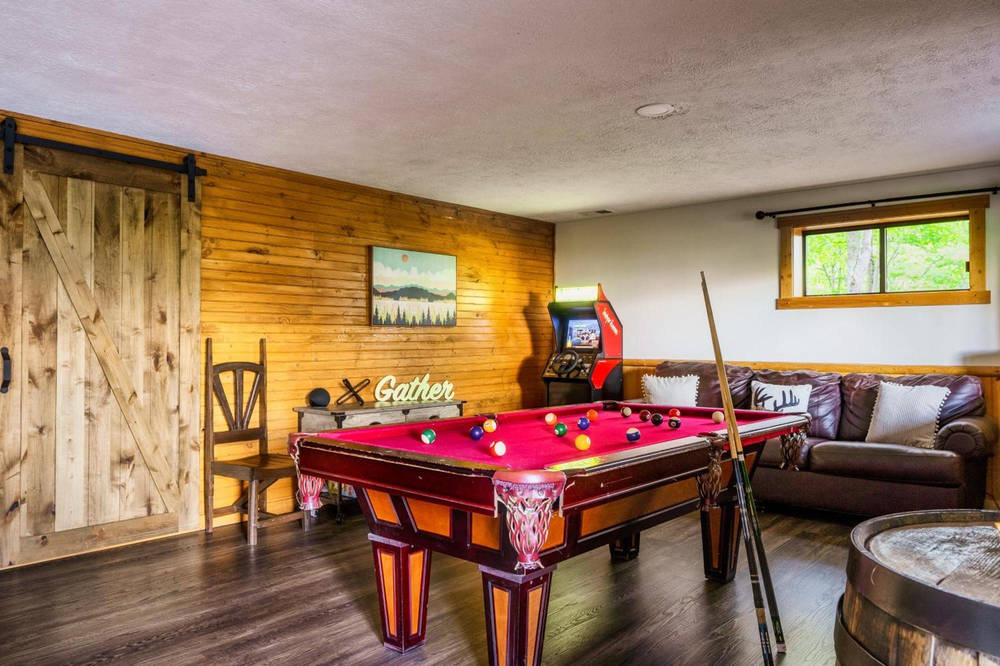 Woodhaven - Private - 3 Suites - Gorgeous Views - 3 Pools - Gamerm - Hottub - Lots Of Bears Gatlinburg Buitenkant foto