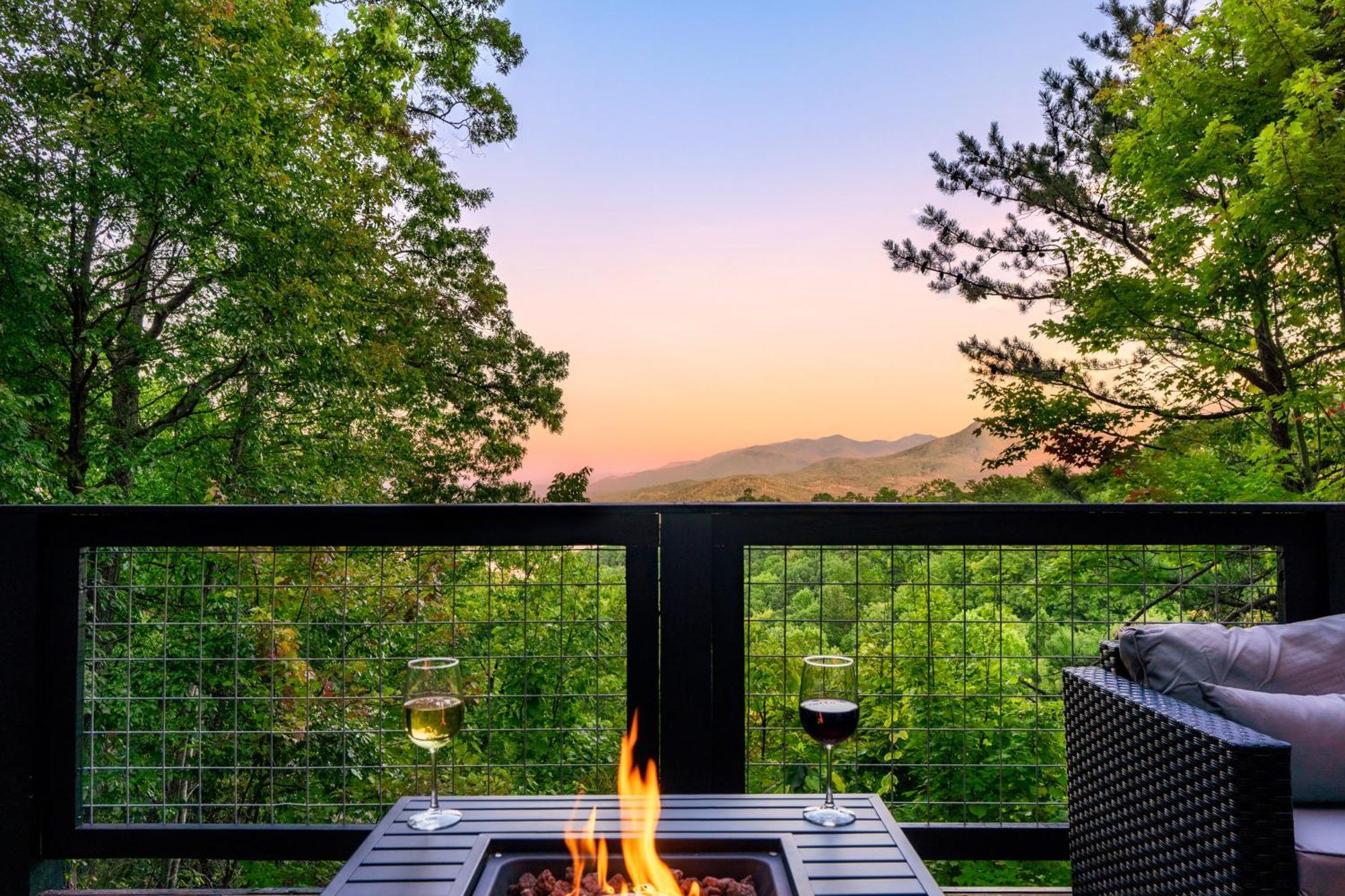 Woodhaven - Private - 3 Suites - Gorgeous Views - 3 Pools - Gamerm - Hottub - Lots Of Bears Gatlinburg Buitenkant foto